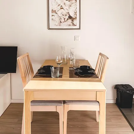 Le Hesingue- Near Airport, Swiss & German Board Apartment *